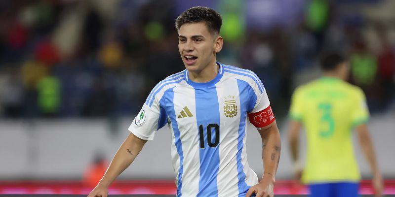 Claudio Echeverri với kĩ thuật chơi bóng sáng tạo